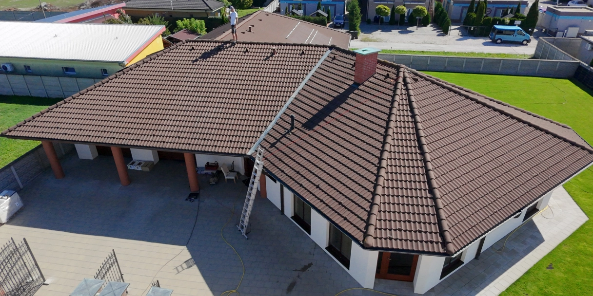 Náter strechy – Veľký Meder