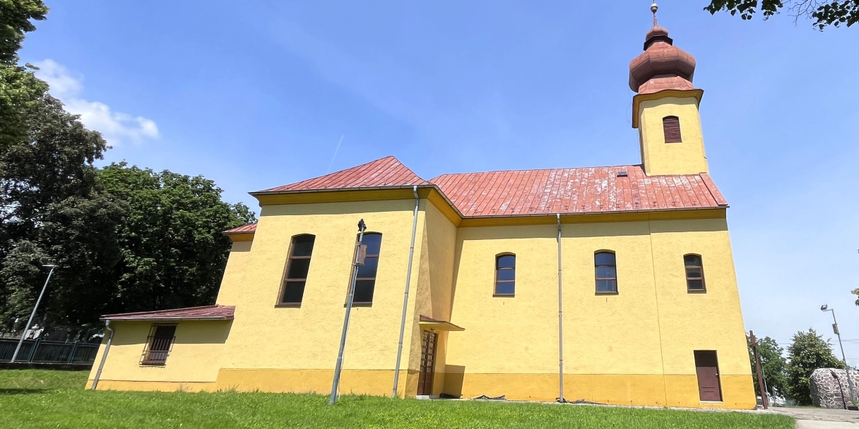 Náter plechovej strechy – Kostol Cabaj Čápor