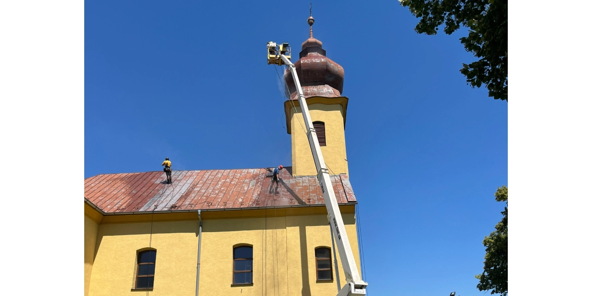 Náter plechovej strechy – Kostol Cabaj Čápor